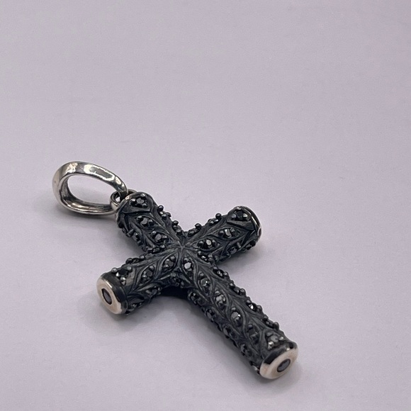 David Yurman Chevron Cross with Black Diamonds Pendant - Picture 6 of 10